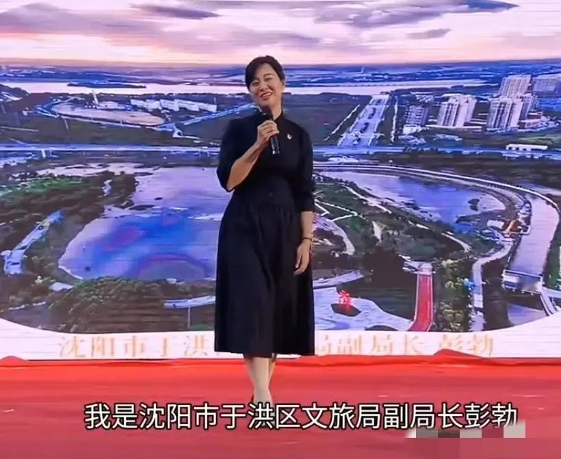 这不是母女，这是一个人？彭局长，这美颜确实开的大了点…年轻了至少20岁…哈哈哈，