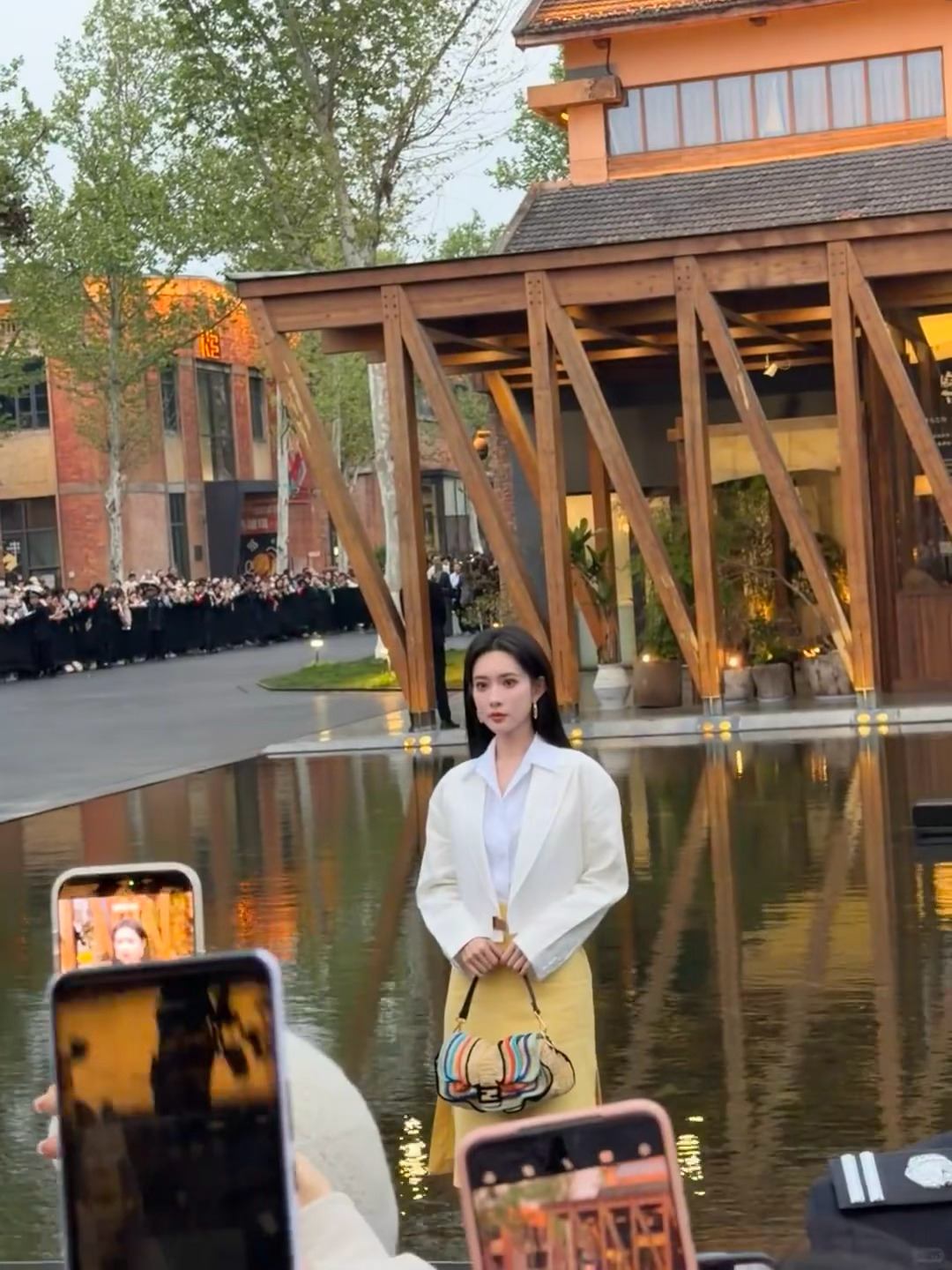 孟姐模糊的图片 清晰的美貌孟子义景德镇线下活动孟子义黄色半裙