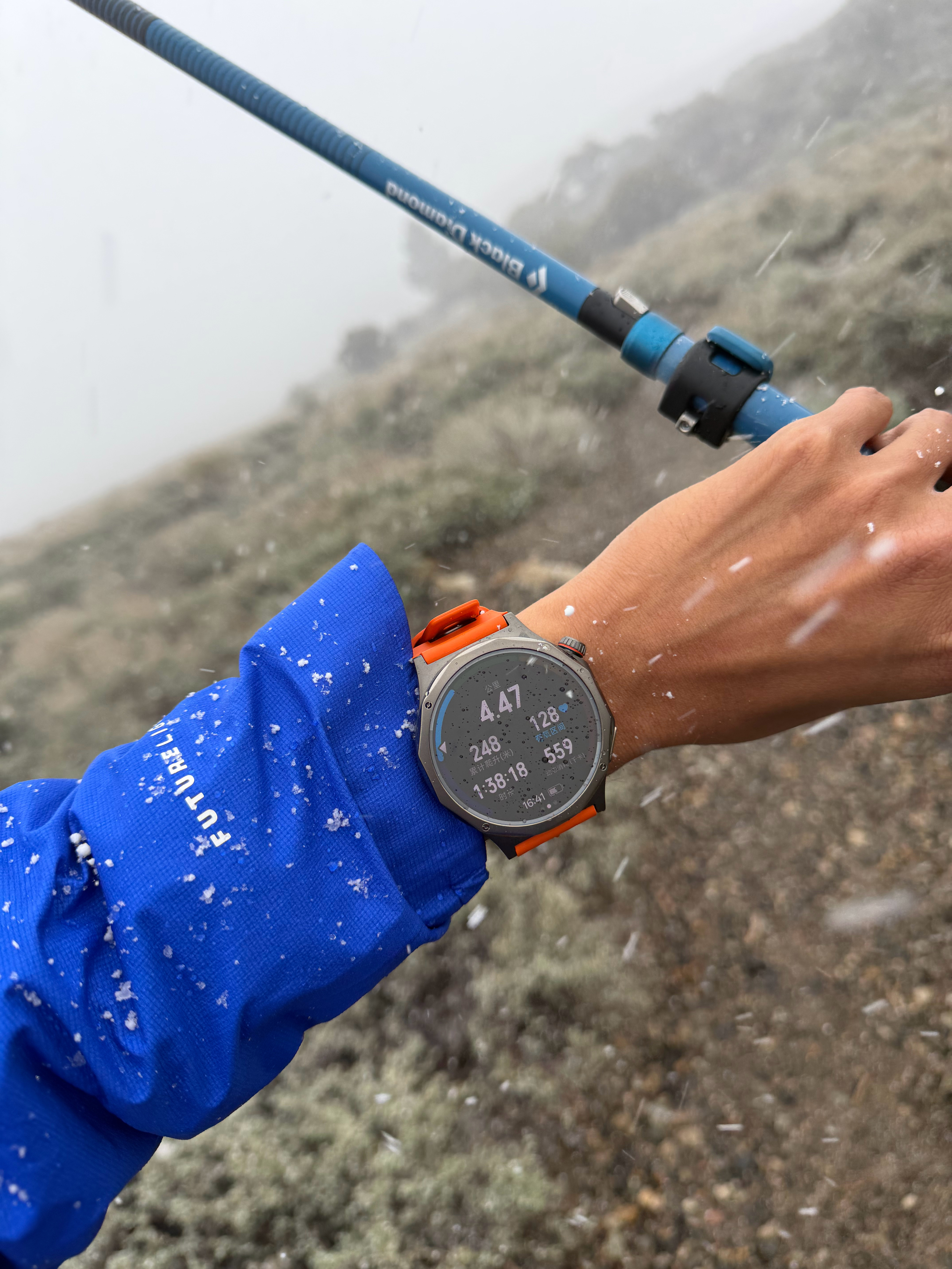 进山的时候还晴空万里的，走了几公里直接风暴预警了？！ 美国·June Lake 