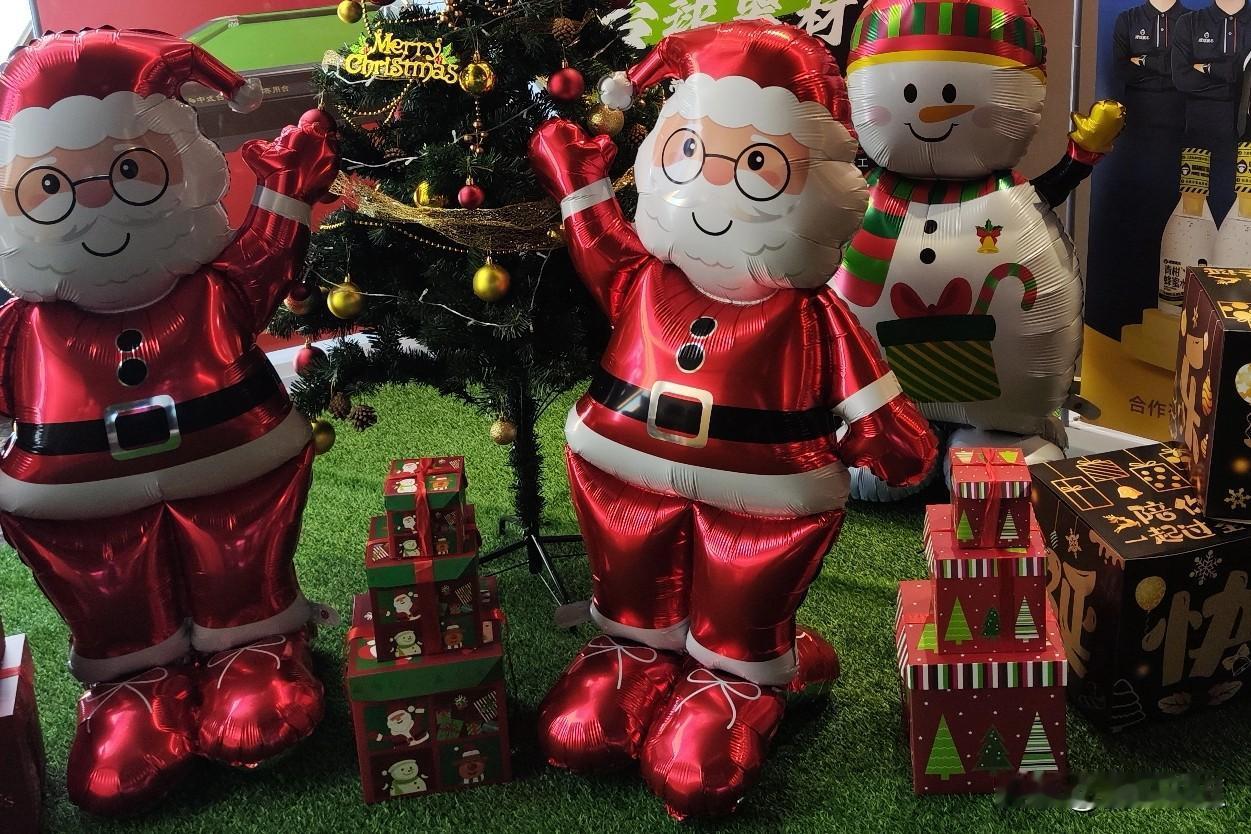 马上就要到12月25日了。西方世界的圣诞节，年年都过得如火如荼，尤其是年轻人，各