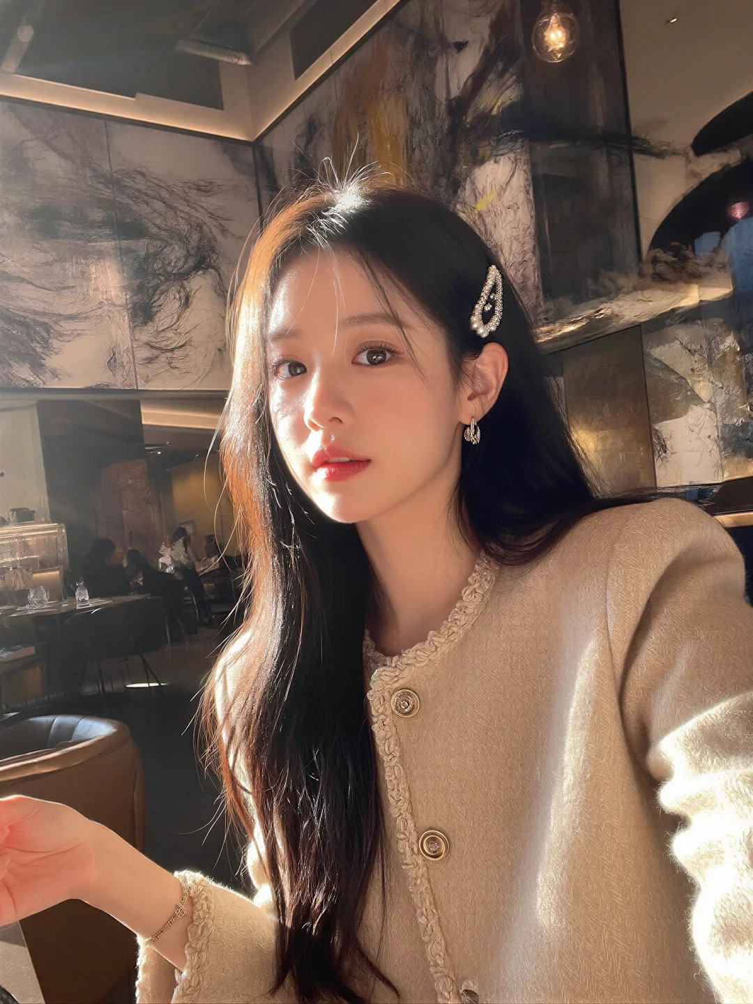 一定要好看吗？ 好笑不行吗？