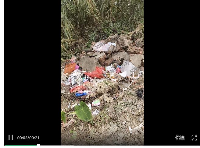 【盐城一地垃圾池拆除却不清运引质疑，每年两万多的垃圾清运费就这效果？】市民反映：
