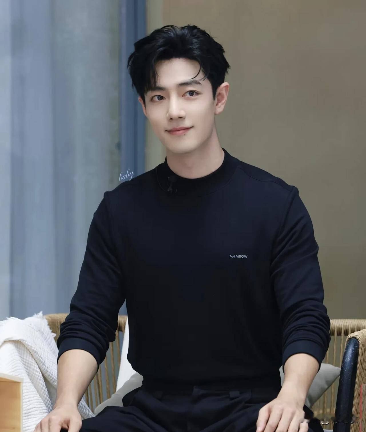 肖战的内核是最有魅力的，而他俊美标志的外形先不说，但他身上那种气质真是让人过目不