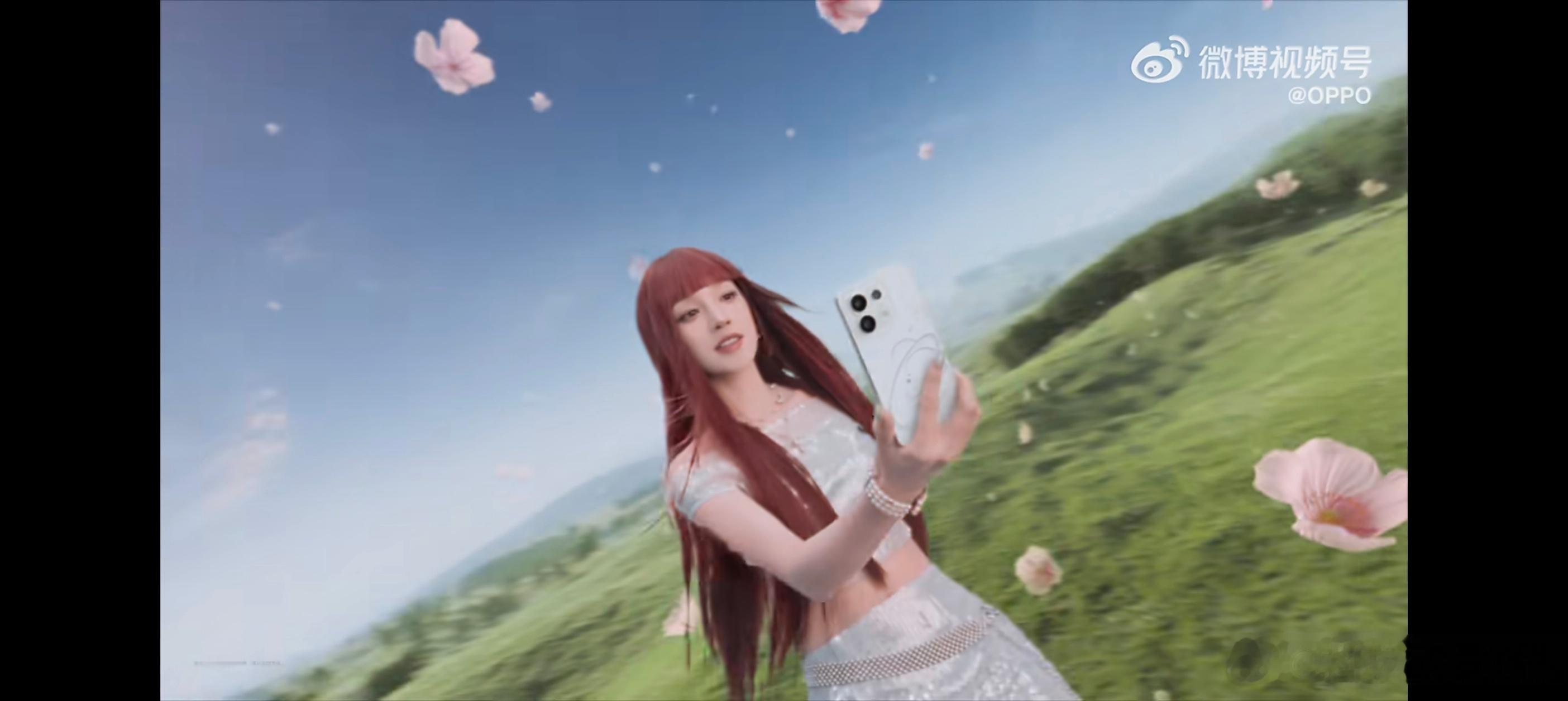 OPPO Reno16系列外观官宣了，背面是3D悬浮星球设计，点缀了数颗星星元素