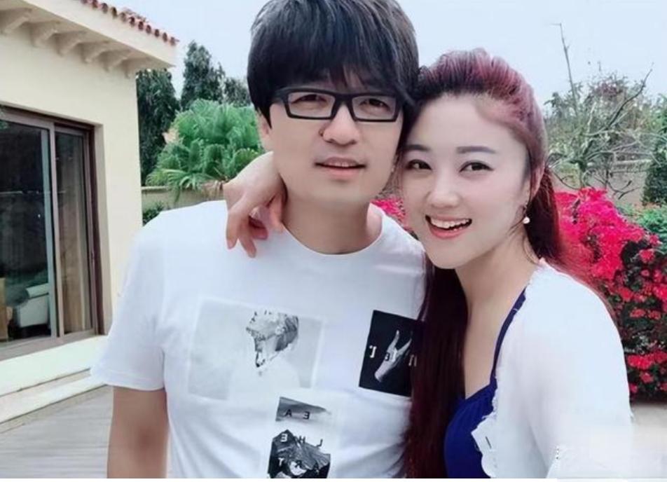42岁王小玮现状：现身法国，事业再登巅峰，前夫王小海已销声匿迹
娱乐