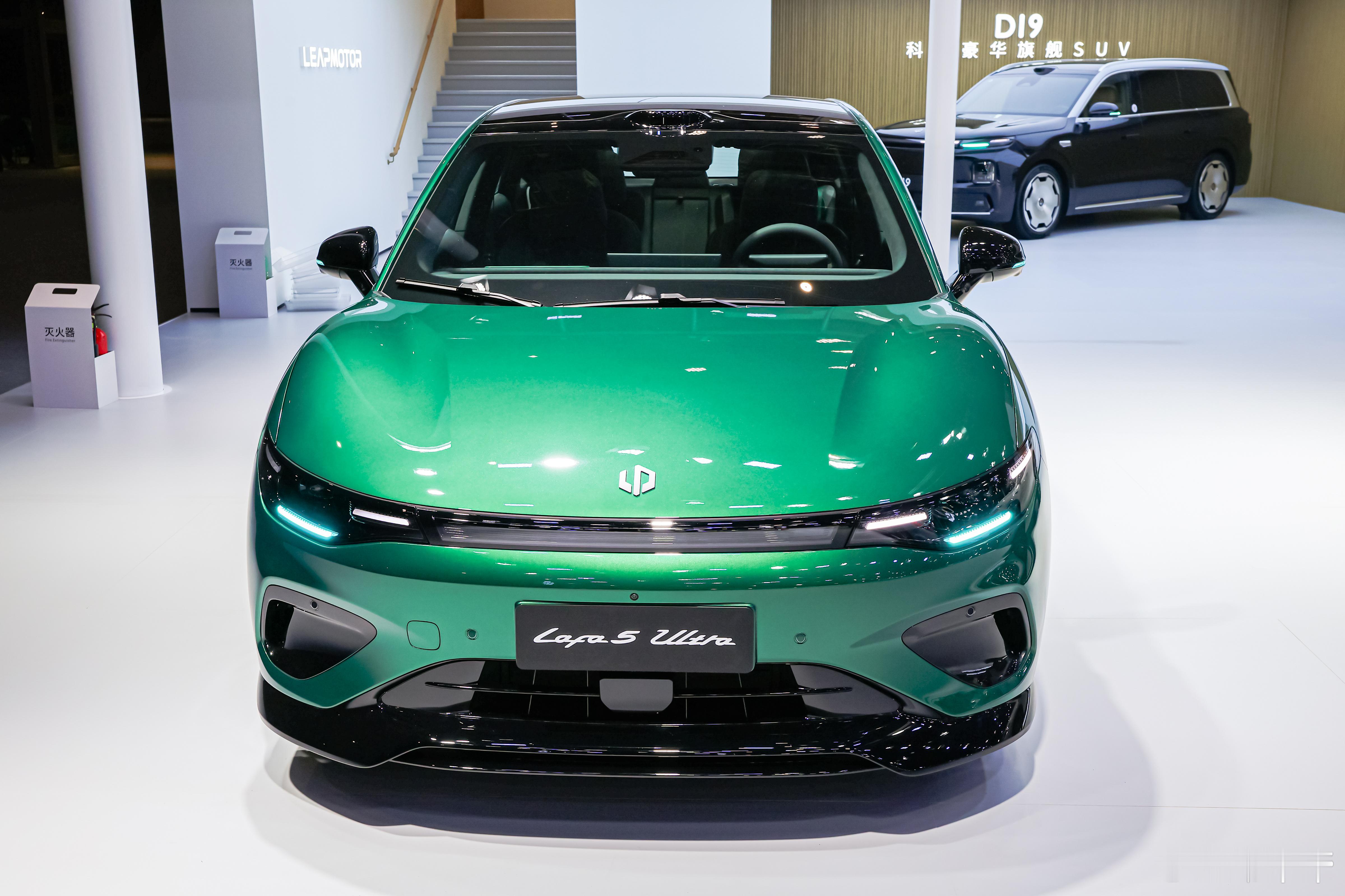 开Lafa5Ultra自己爽就对了 宽体低趴、5秒级加速、中欧调校底盘、激光雷达