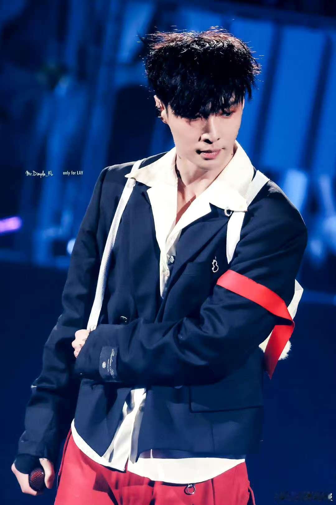 张艺兴[超话]  你们能不能让张艺兴把话说完  张艺兴郑州演唱会  原来偶像也有