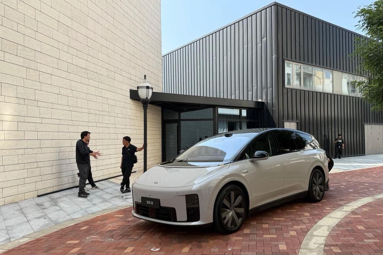 理想i8最新一波路透看来是上次拍摄Mega home那个地方这个地方熟要不要开车