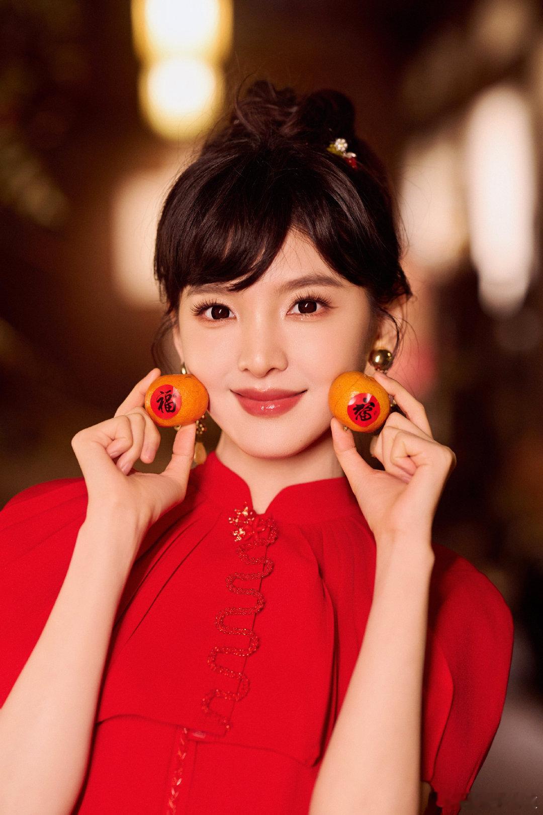 章若楠在春晚义乌分会场拜年了章若楠义乌春晚 章若楠加盟义乌分会场，不仅颜值与年味