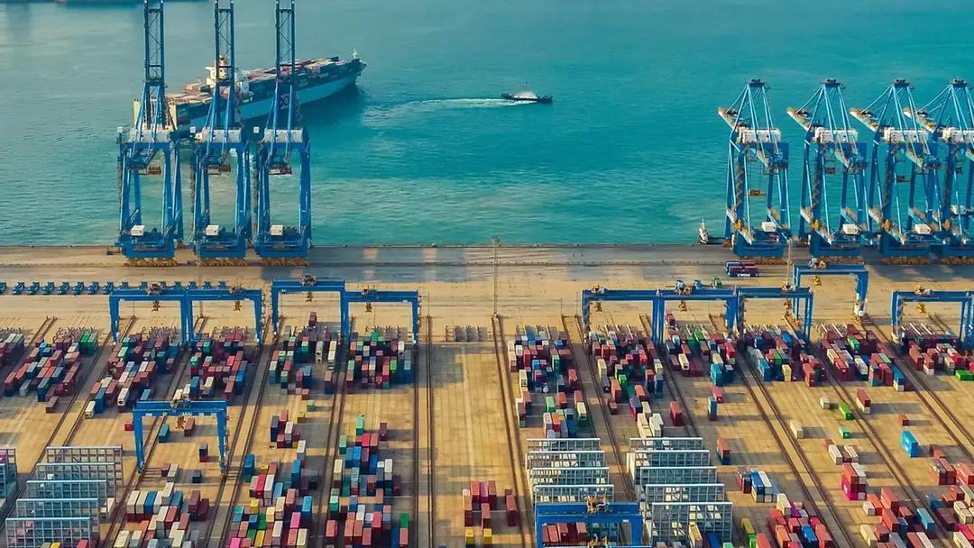 巴拿马背信弃义，我们不能任人宰割，带剑经商势在必行。
近日巴拿马方面在涉华问题上