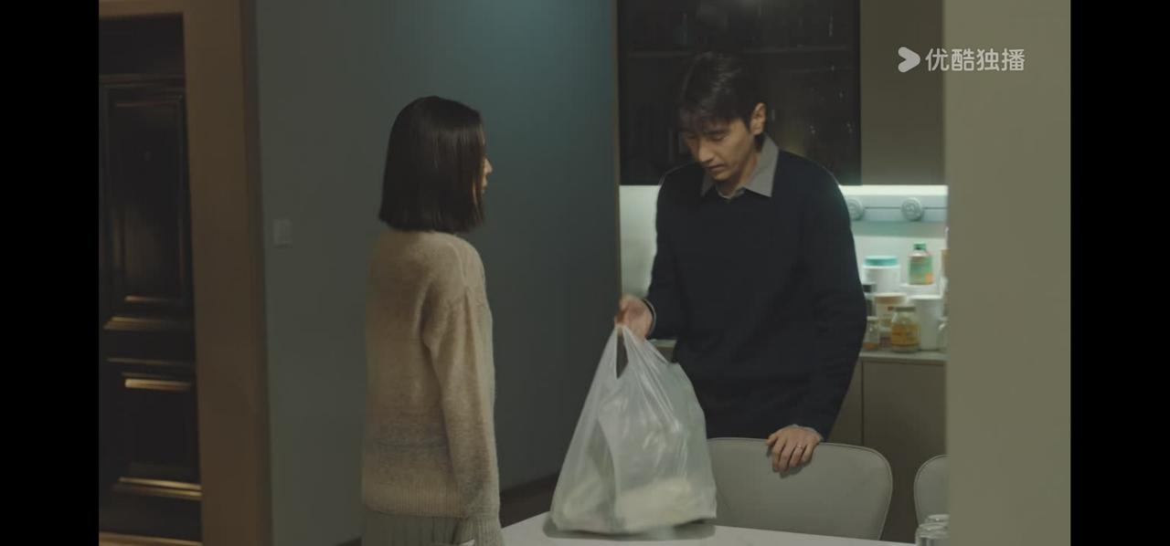 《秋雪漫过的冬天》中，姜家齐与吴怡君相互袒露心声后，才惊觉夫妻二人的想法一直背道