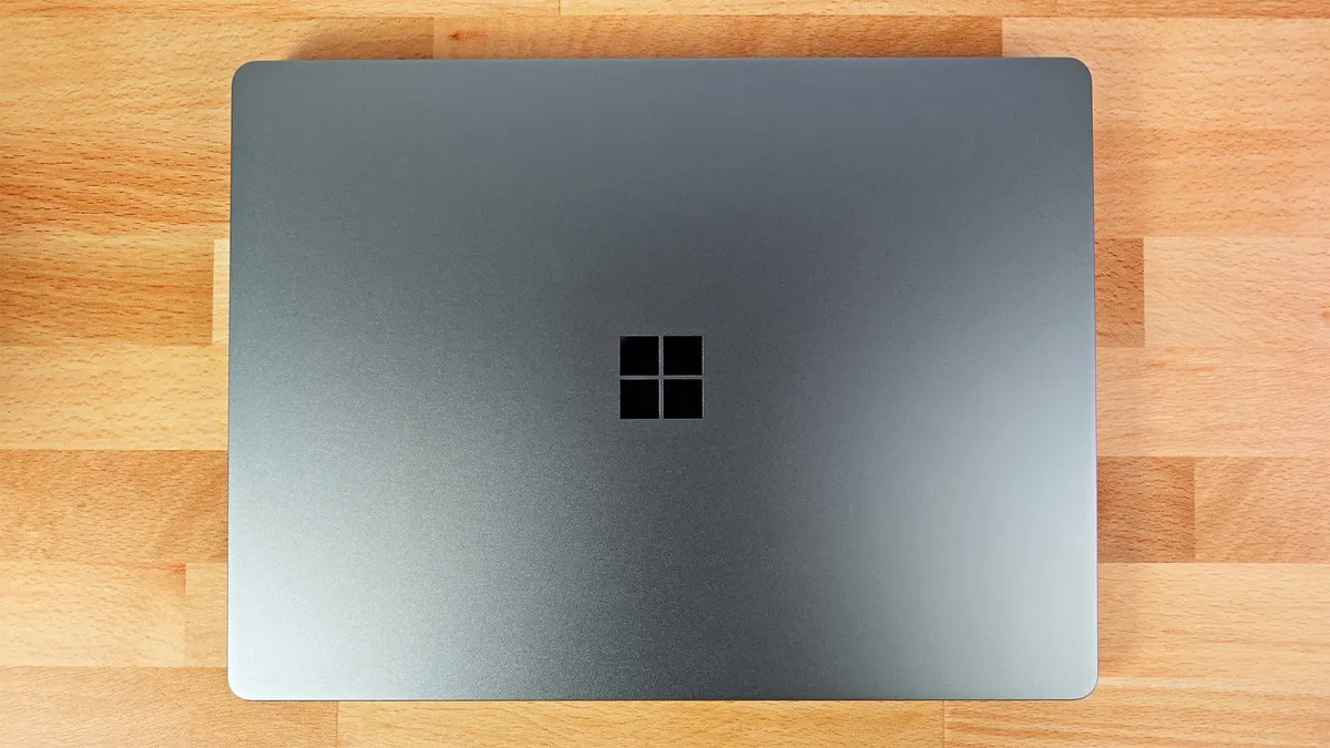 Microsoft AI PC 发布会距离正式开场还得等半小时。这次发布会不仅仅