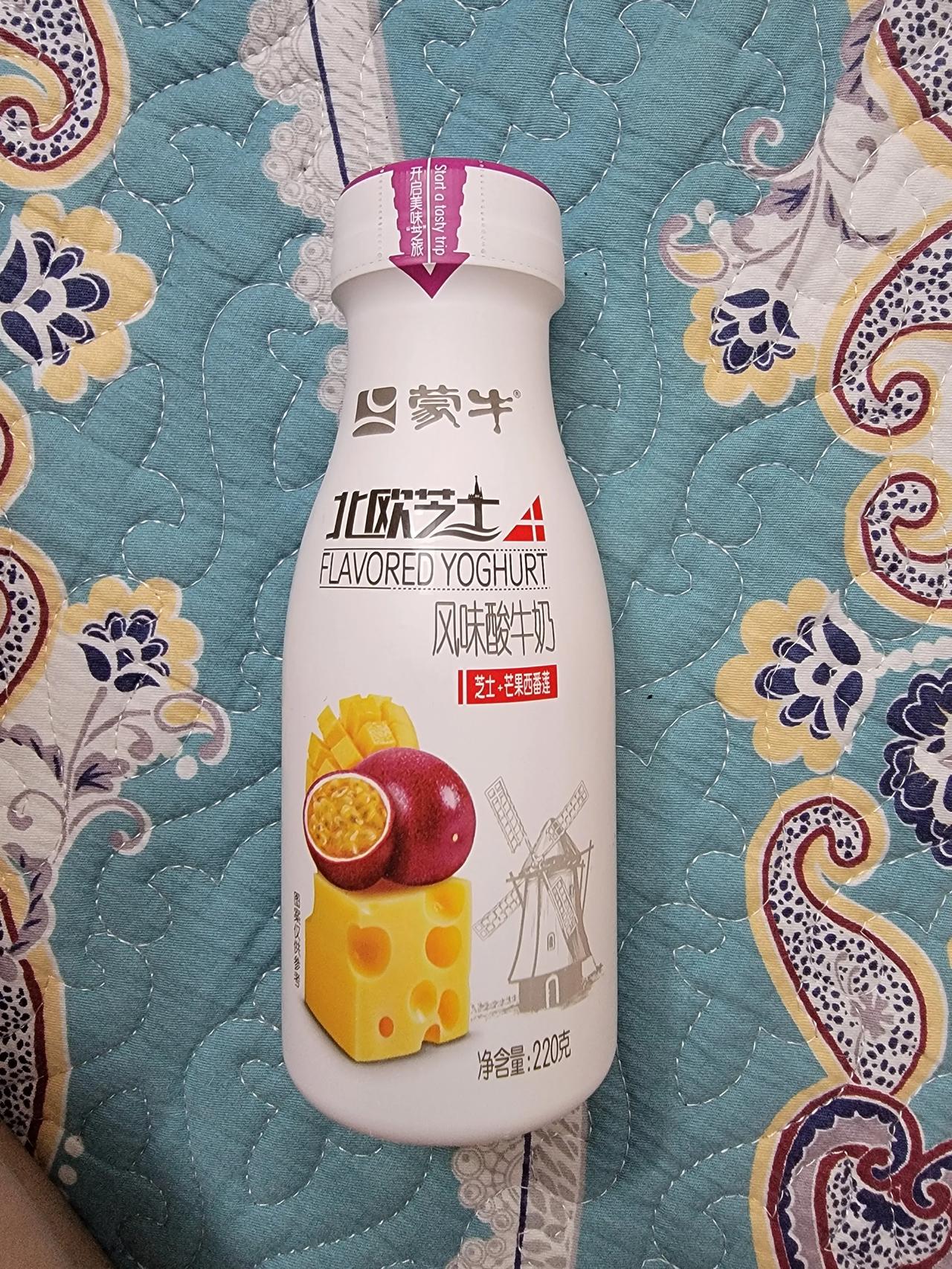 请允许我尘埃落定，
用沉默埋葬了过去，
满身风雨我从海上来，
才隐居在这沙漠里；