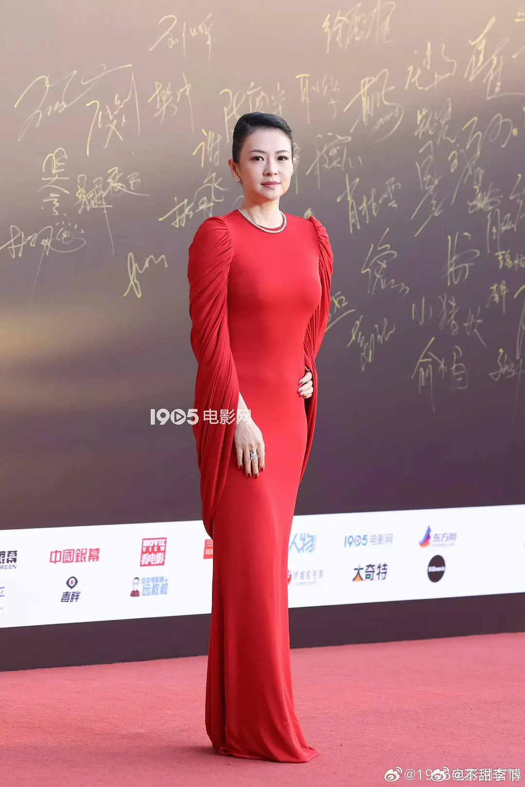 我姨这是biu了啥啊，脸颊都突出来了 