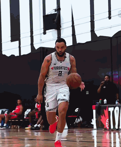 狄龙・布鲁克斯，又杀疯了！

这次太阳前锋的表演舞台不在NBA赛场，而是在多伦多