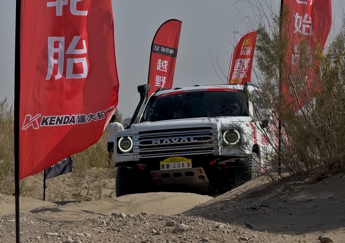 直接干到2025敦耐赛排位赛终点🏁等冲线。在等待的过程中，我听到很多人都在讨论