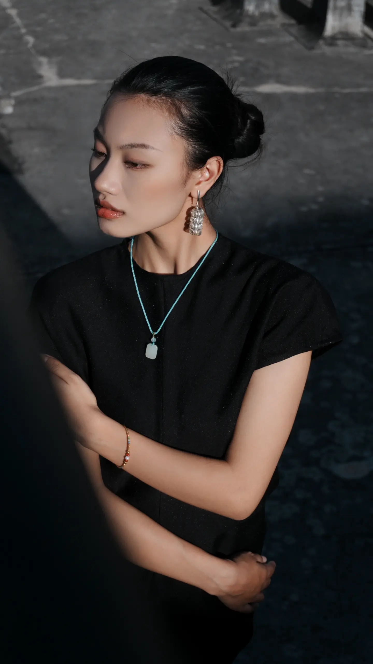 褪去身上旧枷锁，方知今日我是我。