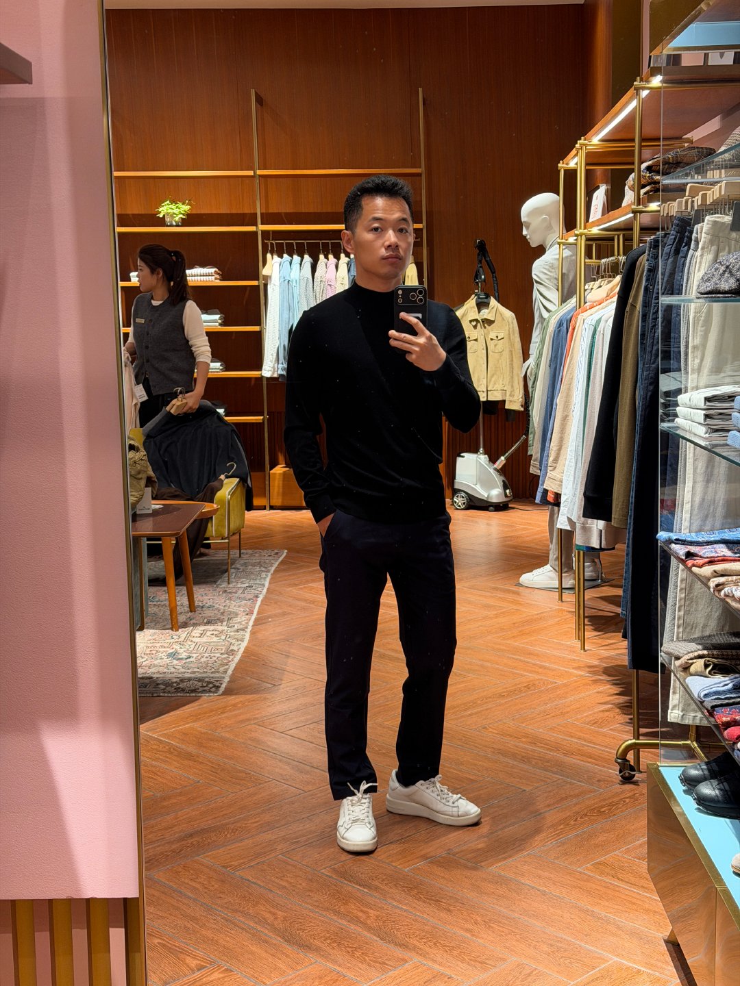 入秋了，再不买衣服真的要裸奔了。从大学到现在，我买衣服常来打折村，我也没觉得有啥