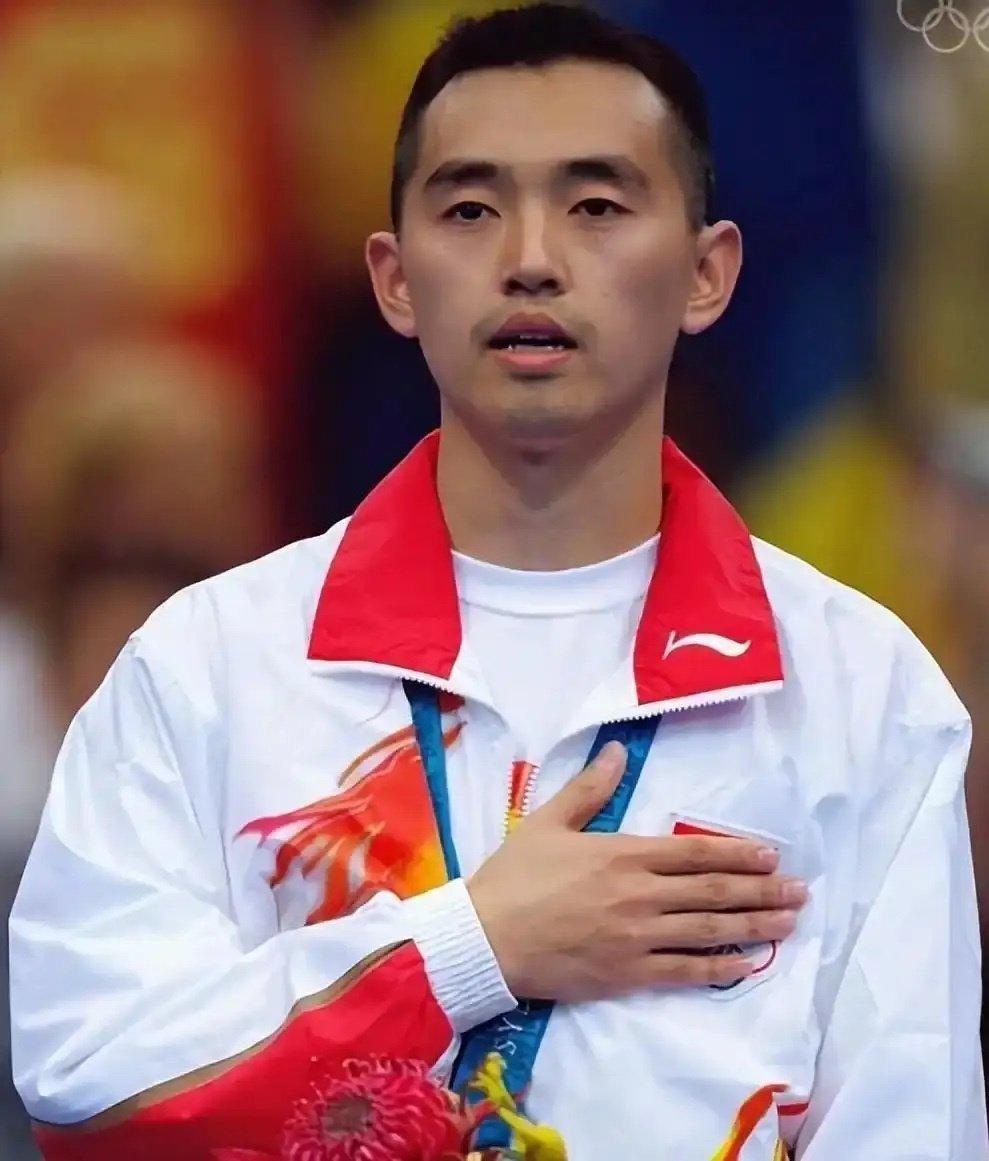 “乒乓王子”孔令辉!
孔令辉是世界男子乒乓球历史上第三位实现“大满贯”的选手，此