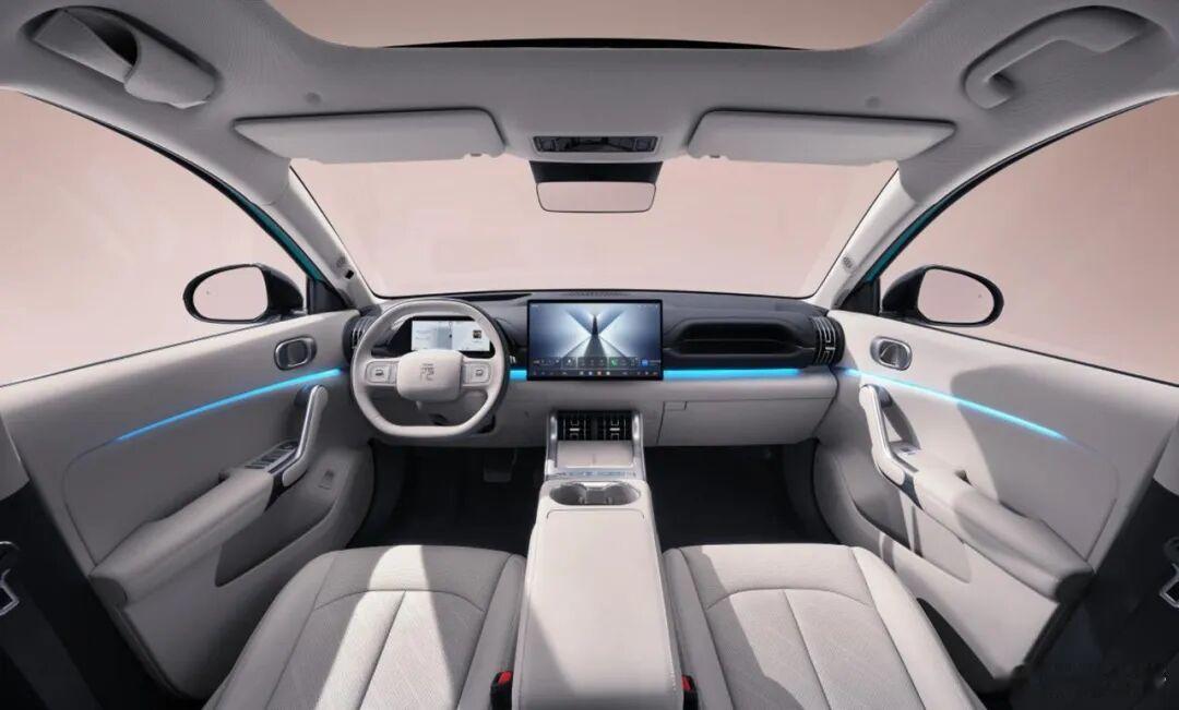 北京车展上，比亚迪第三代元PLUS全球首发，定位“元力智趣闪充SUV”。新车尺寸