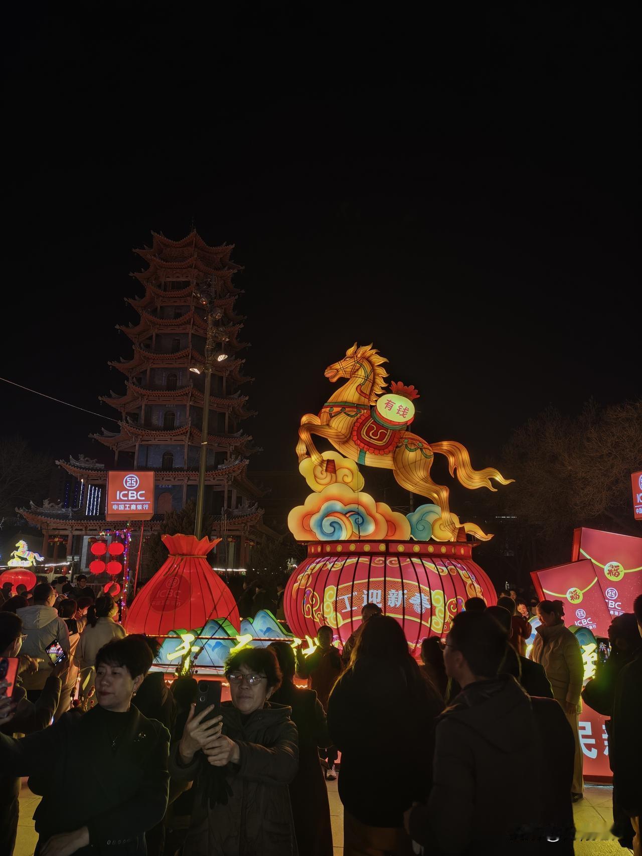 今天天气虽然不好，但依然坚持锻炼。
快走半小时，大概5000步。
锻炼要坚持，持