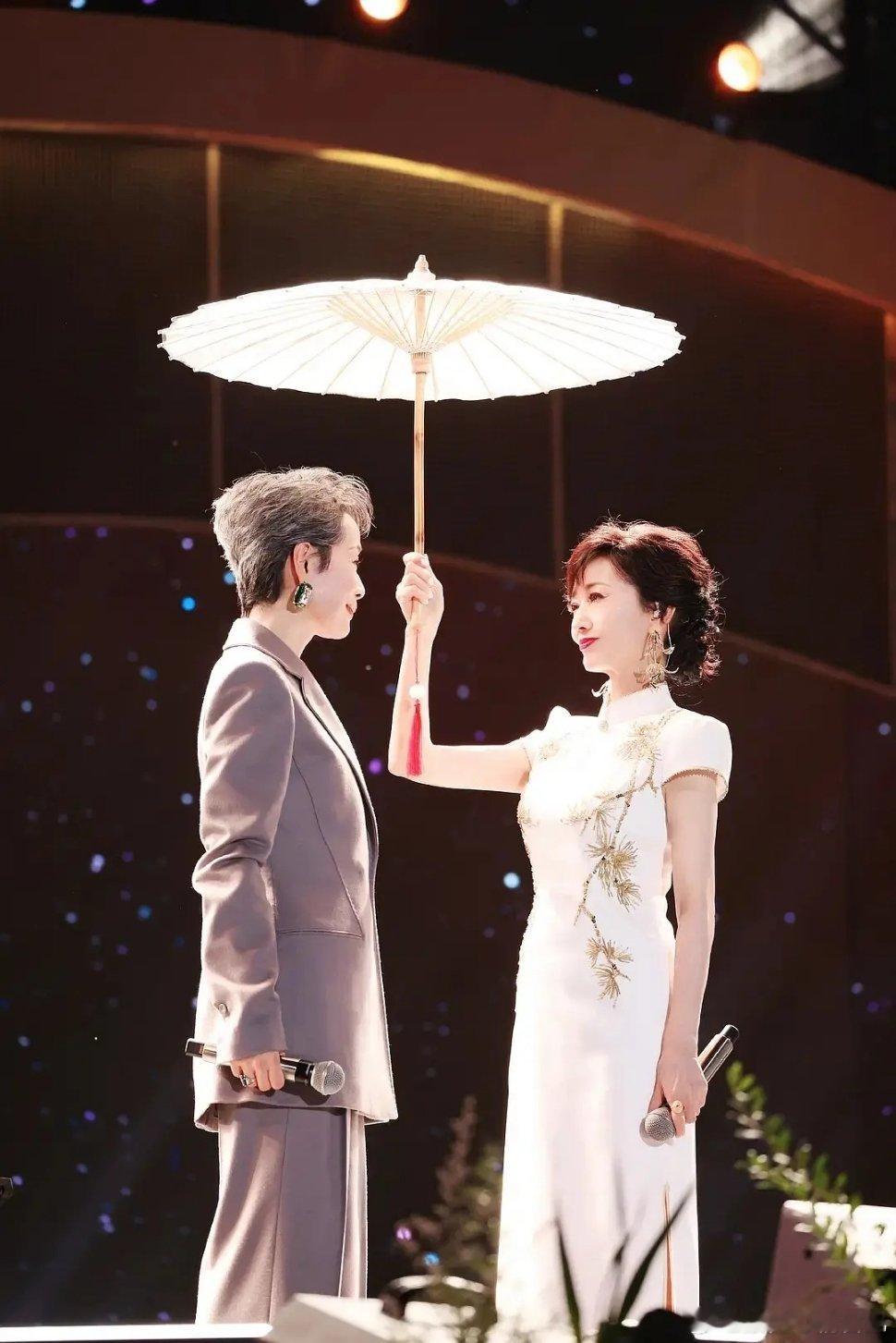 最近白蛇传要出新电影了，让我想起来前段时间合体营业的叶童赵雅芝，《新白娘子》真的