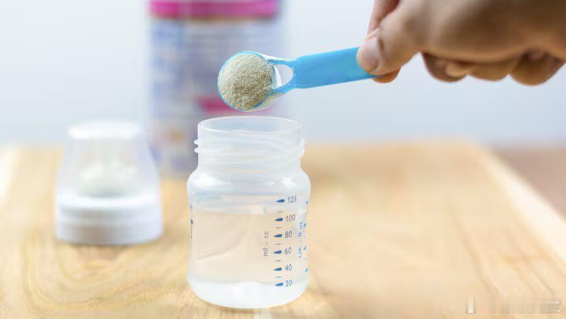 【新国标三年，奶粉江湖大变天】婴幼儿配方奶粉新国标实施即将满三年，行业洗牌已悄然