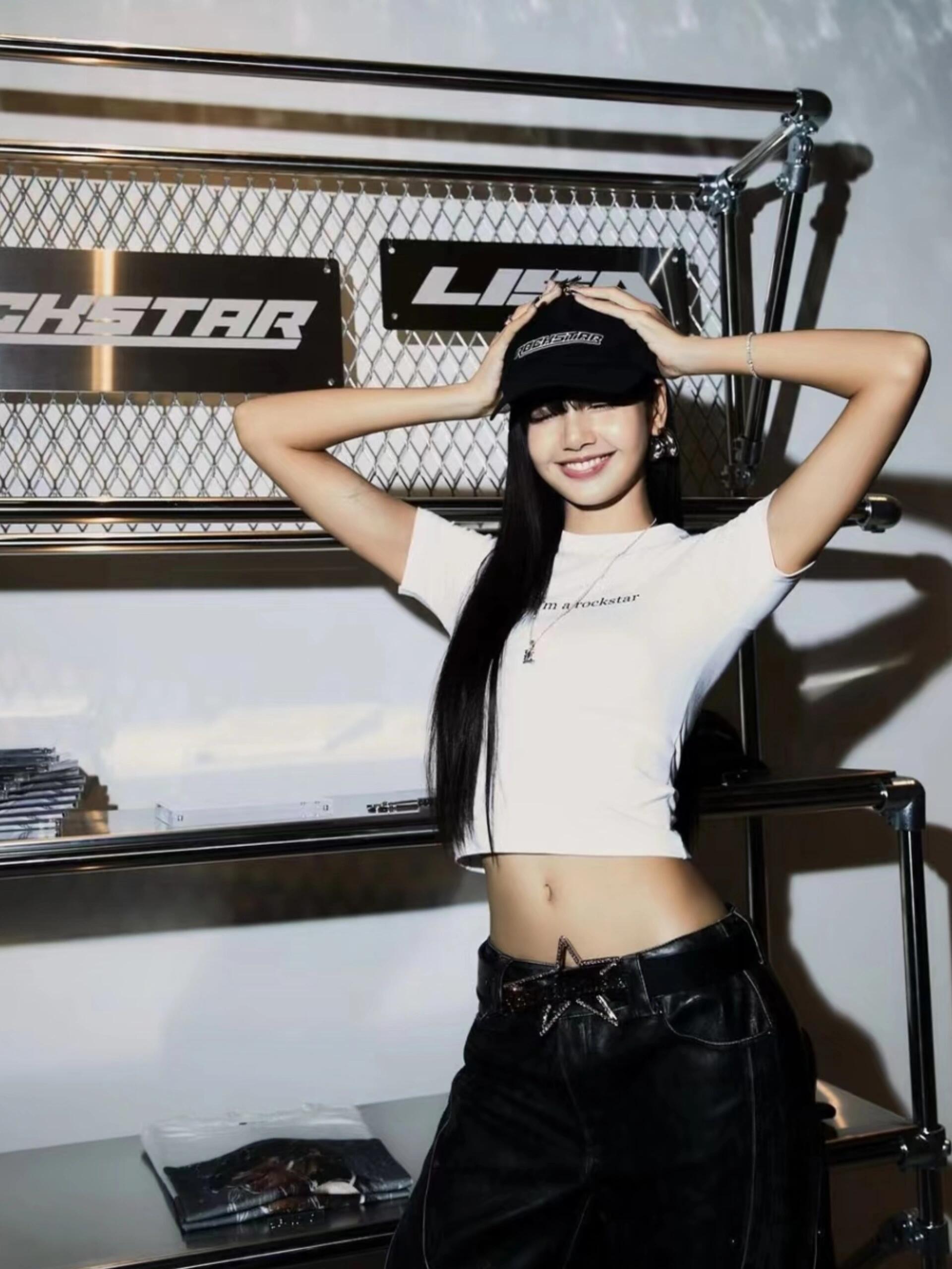 Lisa谈结婚生子在纪录片里Lisa很坦诚，她也向往普通人的人生，期待恋爱、结婚