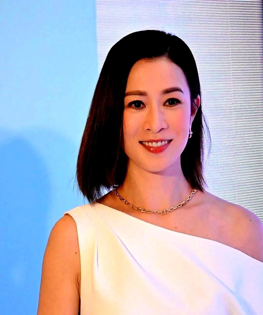 月供占收入七成，佘诗曼当年差点就扛不住了。

现在都说佘诗曼有远见，其实当初买房