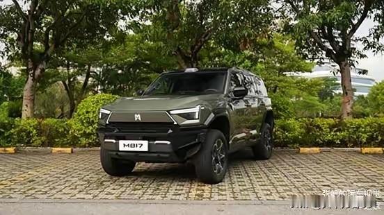 每个越野人都有奔赴远方的情怀，猛士M817携手华为乾崑，让这份情怀更轻松、更安心