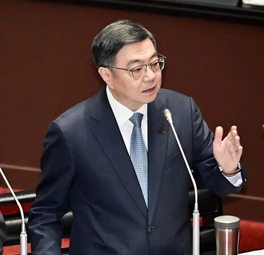 卓荣泰公开施压称台教育部门“要处理”，区桂芝言论，原因是她与台湾现行整个教育政策