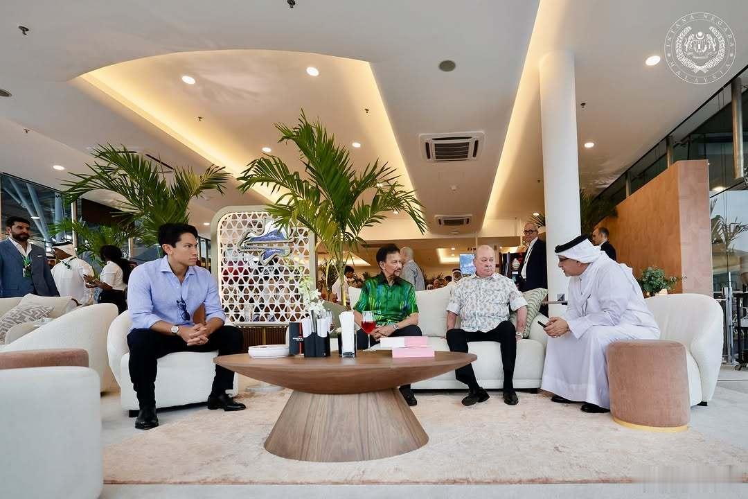 马来西亚王室文莱王室巴林王室🇲🇾🇧🇳🇧🇭 10月4日，马来西亚最高国