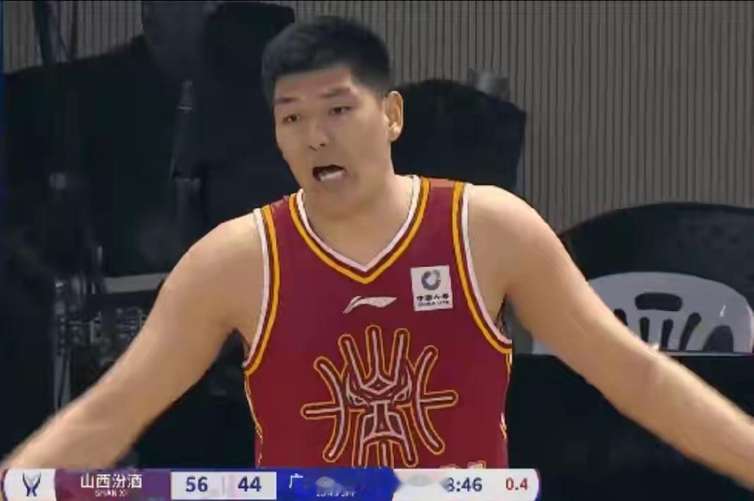 CBA俱乐部杯小组赛，山西85-82险胜广州。2米25的刘传兴累计1违体1技犯被