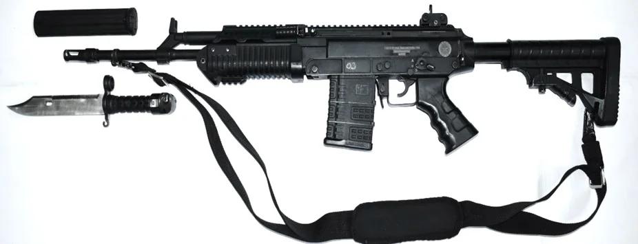 印度生产的卡宾枪造型奇特，刺刀看着也是一股咖喱味