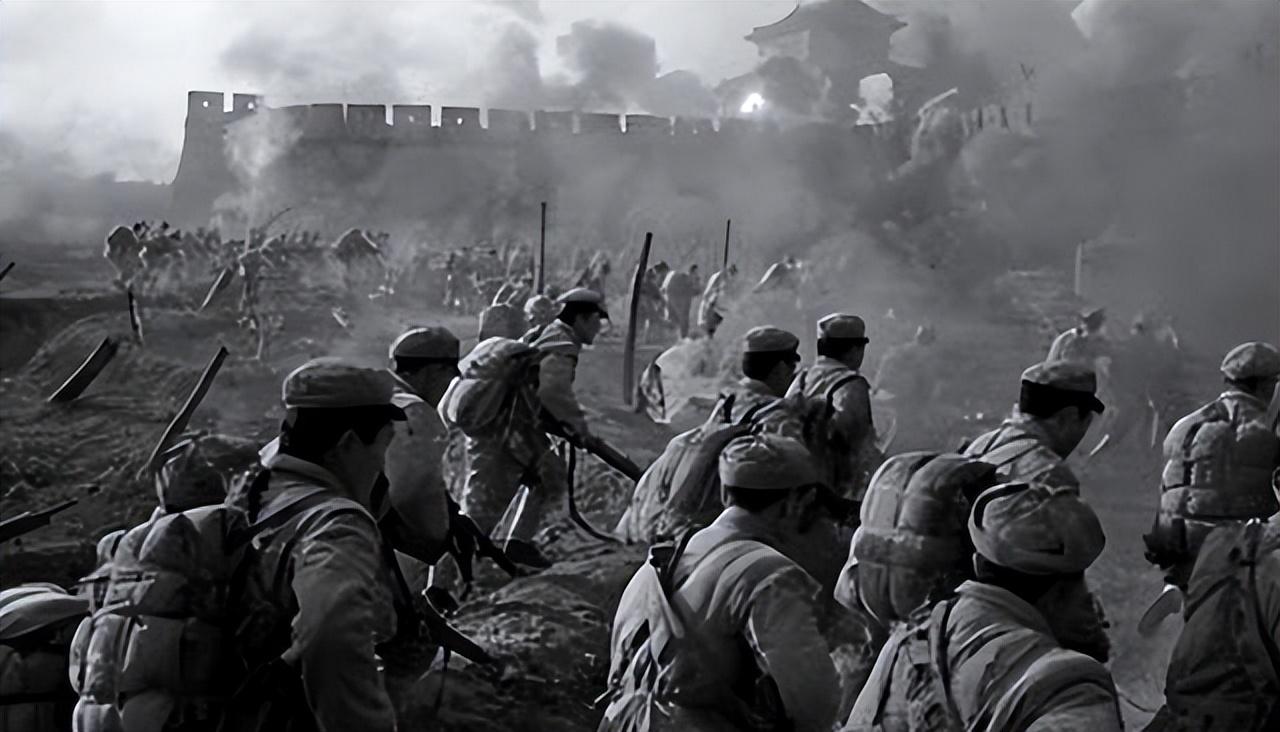 1945年日本投降，日军仍坚称未败于中国，三年后解放军锋利刺刀饮血昭告真相
 