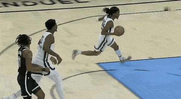 NBA也是独一份的存在，莫兰特自扣自帽。            莫兰特快攻，这超