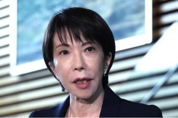 日本局势彻底失控，一则重磅消息全网炸锅：日本竟私下向中国递出紧急请求！身为首相的