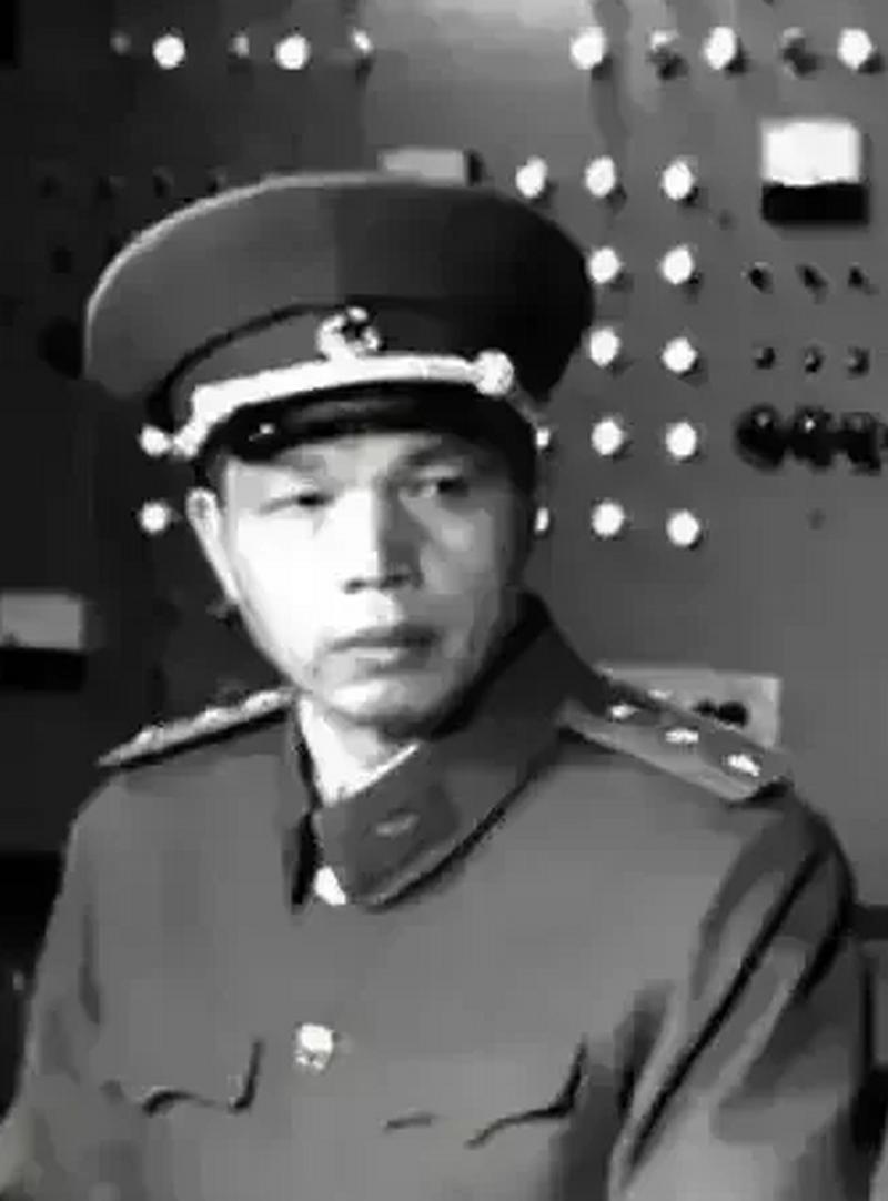 1971年毛主席南巡抵达杭州后，陈励耘前往迎接，看到毛主席对他态度冷淡后，他就深