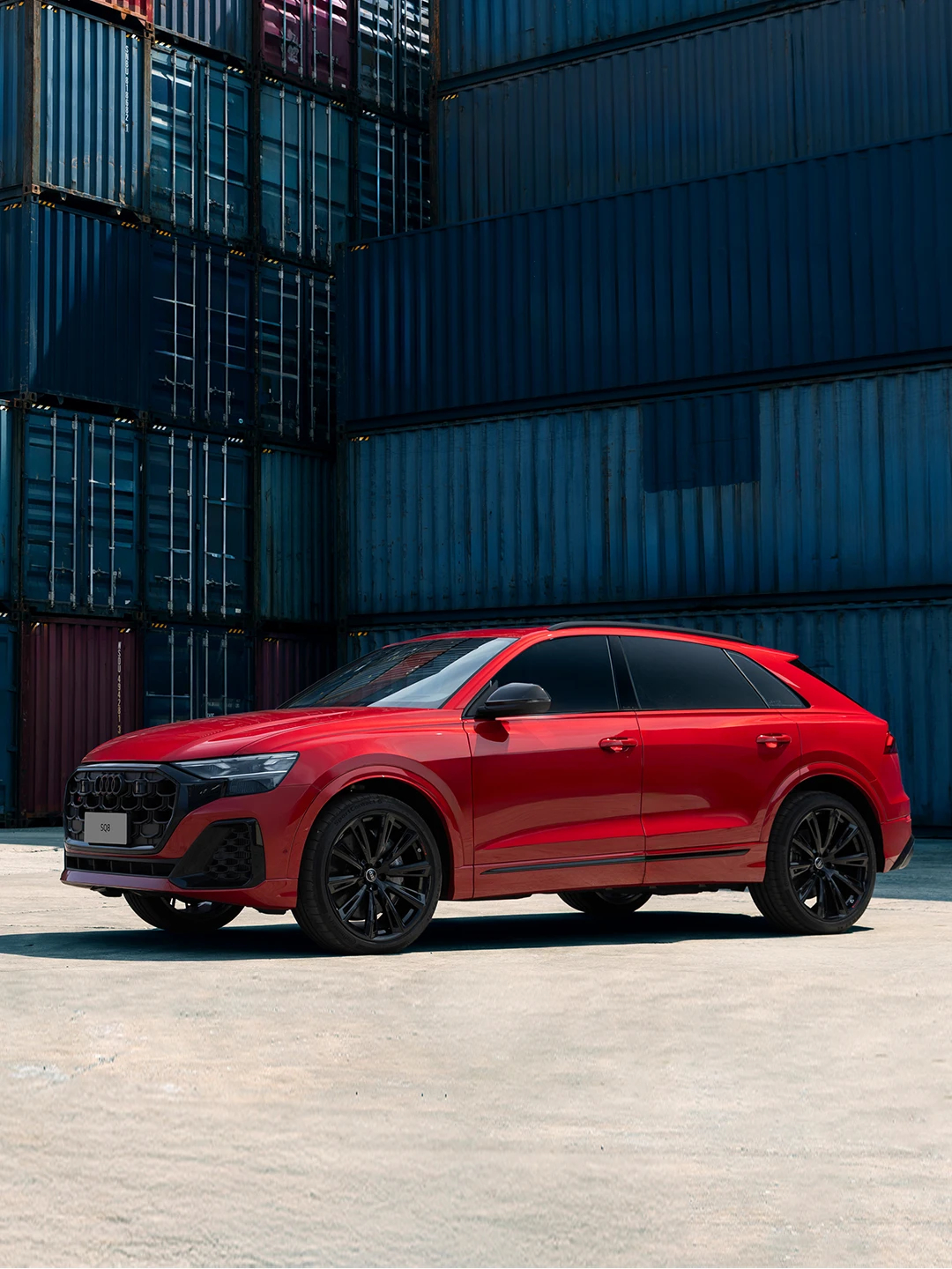 新款奥迪SQ8预售，4.0T V8双涡轮发动机，114万元。 