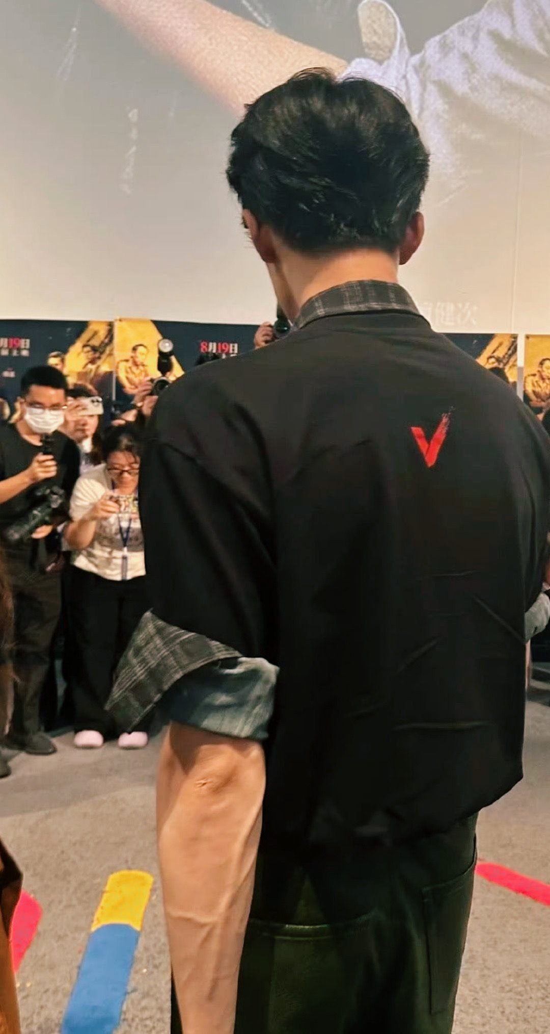 檀健次[超话] 大哥你是什么时候受的伤？！ ​​​