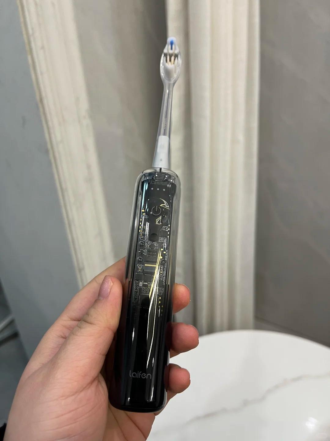 刷牙一开始就怕疼，其实是牙齿在“报警”了｜口腔科普

很多人把刷牙疼当成“小问题