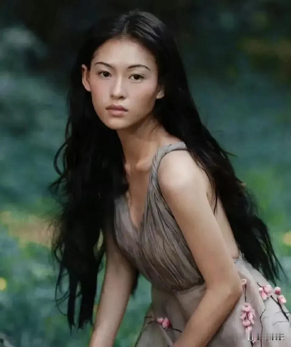 这位越南模特简直就是章子怡的翻版，比她还要更美丽迷人，同时还带有一丝张柏芝的风采