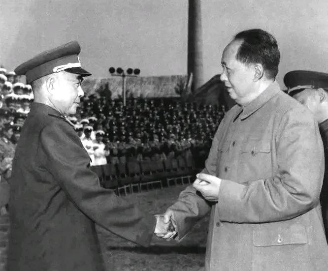 1969年陈明仁请求离职回长沙，毛主席得知后下两道命令：待遇照旧

1949年7