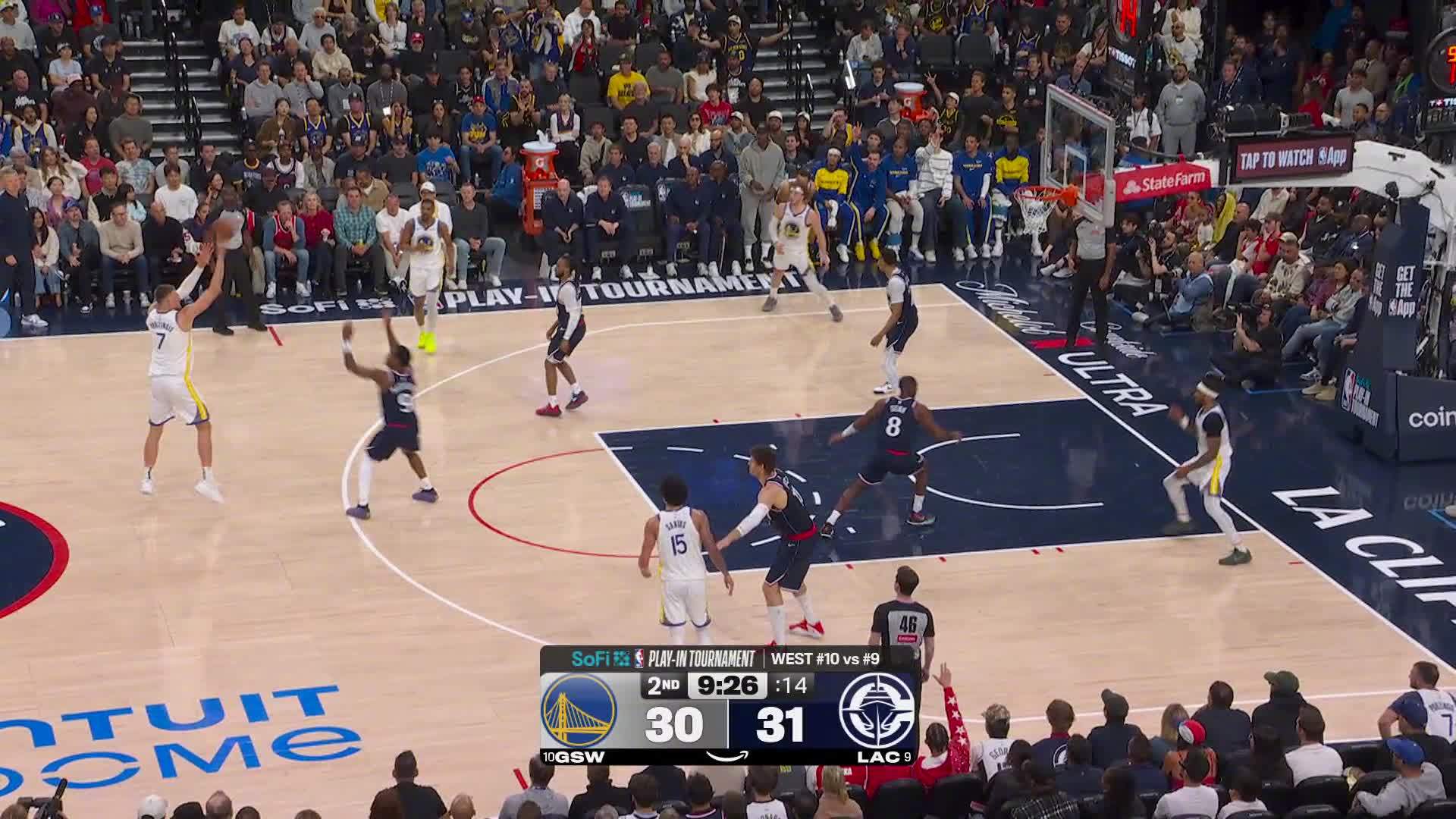 波尔津吉斯超远三分，勇士反超对手🎯勇士33:31快船。勇士vs快船