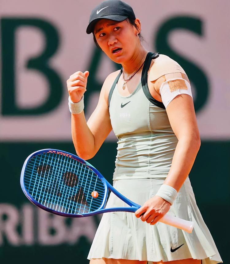 王曦雨0-2【6-7、4-6】不敌凯斯、遗憾无缘个人首个WTA1000赛八强。但