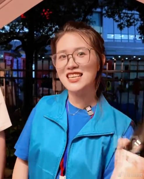 【白天当霸总，晚上是球员台州追梦人白天深耕实业夜晚逐梦浙BA赛场 】一身西装扛起