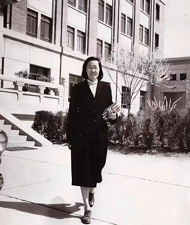 1961年，北大才女王承书吃完饭后，像往常一样去了实验室，谁知这一走，却像人间蒸