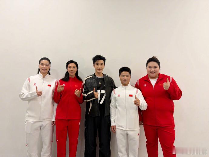 黄晓明一张含金量极高的合影谁说不是的，就是字面意思的含金量的意思。是我们运动届的