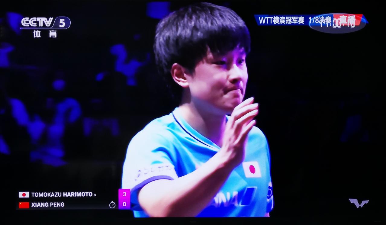 向鹏0：3张本智和，无缘8强。
向鹏打得很好，输得太快。
张本智和赢在了速度和落