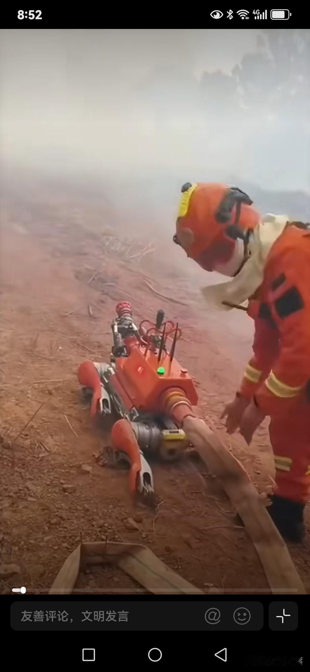 机器狗加入消防队简直太酷了！想象一下，在那些危险的火灾现场，机器狗能冲进人类难以